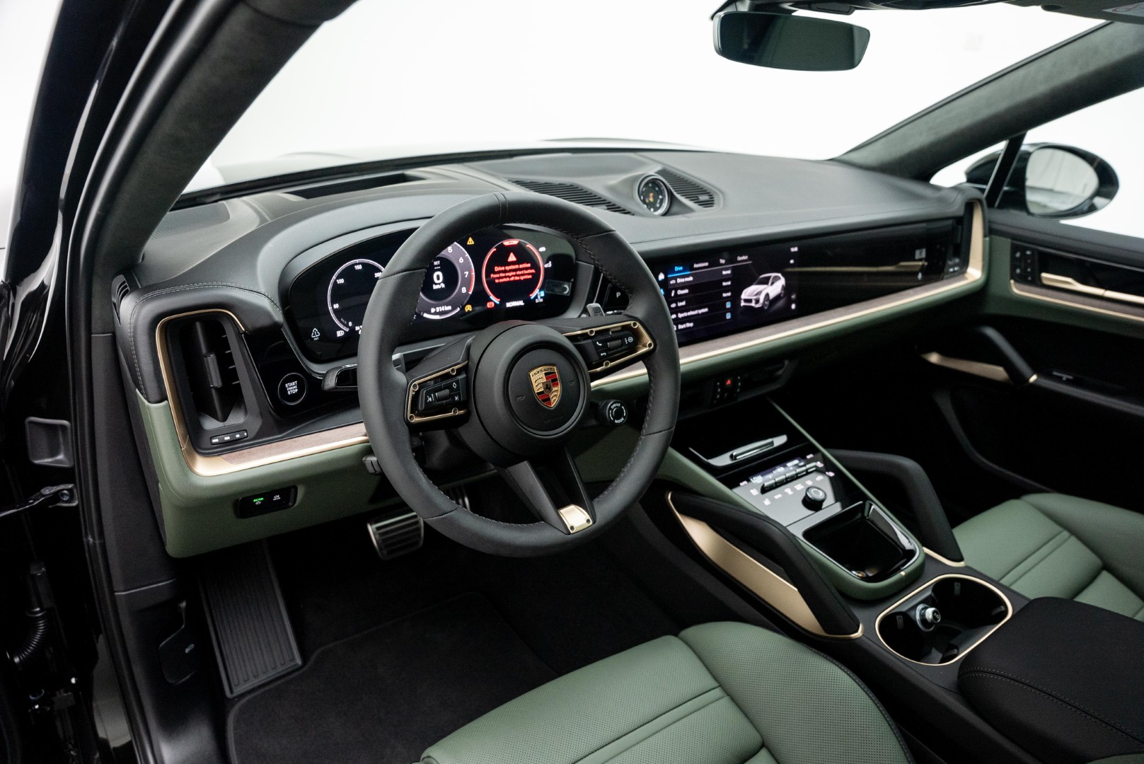 2025 PORSCHE CAYENNE GTS GCC. DEALER WARRANTY.